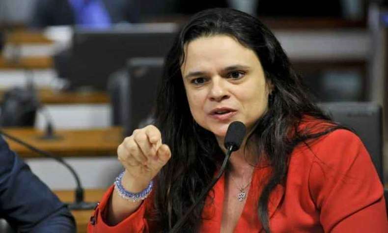 Janaína fala do dia 7 e diz que Bolsonaro "tem agido de acordo com a Constituição"