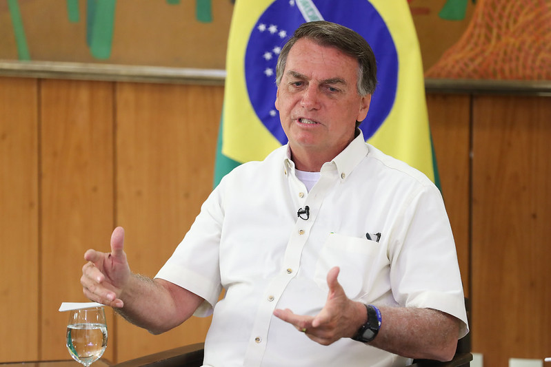 Bolsonaro sobre conflito com STF e postura de Pacheco: "Estou praticamente sozinho"