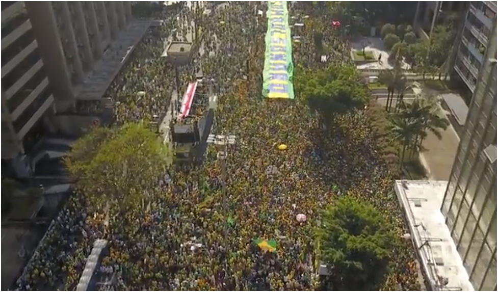 Imagens mostram a Avenida Paulista completamente tomada por apoiadores do governo