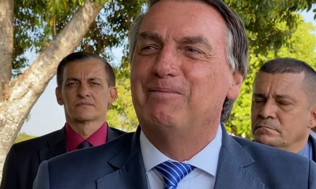 Bolsonaro ironiza manifestação da oposição feita ontem: "São dignos de dó, de pena"