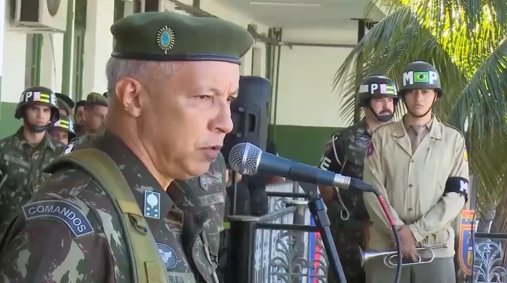 É OFICIAL: Bolsonaro nomeia novo comandante do Exército; publicação está no DOU