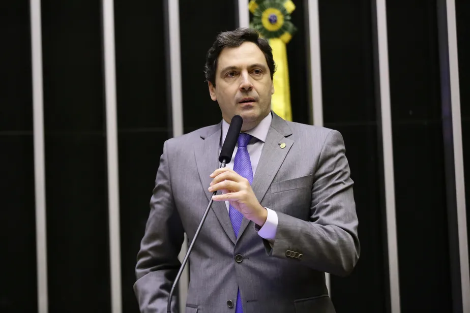 "Foram comprados para apoiar a reforma tributária”, diz deputado sobre governadores