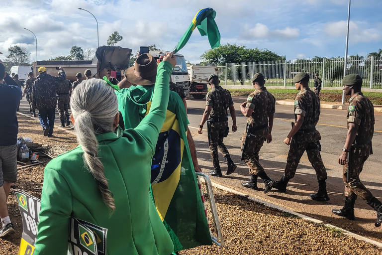 Confiança da população nas Forças Armadas despenca, diz nova pesquisa