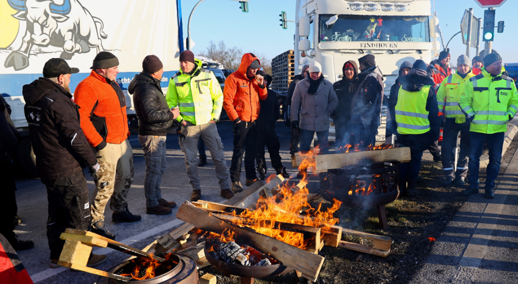 Protestos de agricultores tomam conta da Europa: 'A agricultura está morrendo'