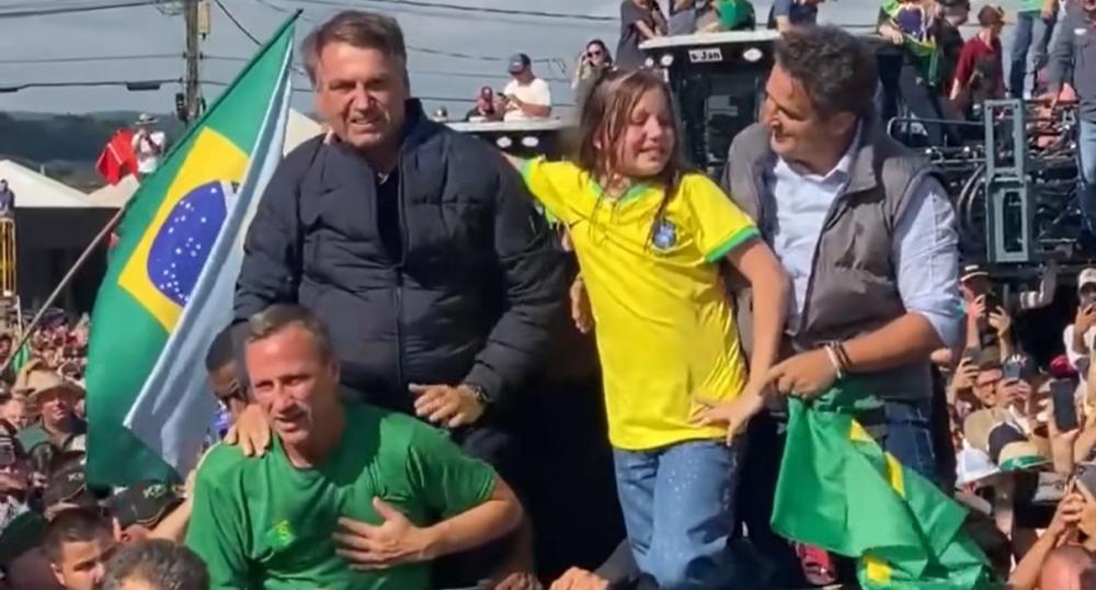 Homem é preso com faca em evento com Bolsonaro, diz assessor: 'Preocupação"