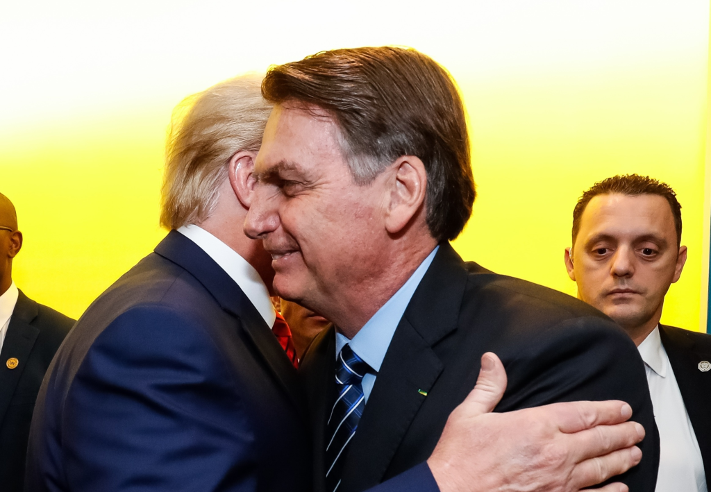 Se for eleito, Trump se comprometeu a pressionar para reverter inelegibilidade de Bolsonaro, dizem aliados