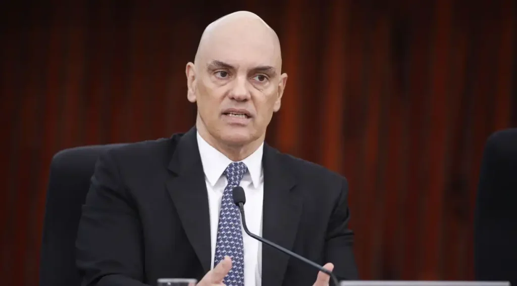 Moraes vira alvo de 'notícia-crime' por falsidade ideológica e formação de quadrilha