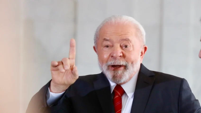 Com desaprovação em alta, Lula acena aos evangélicos e sanciona o 'Dia da Música Gospel'