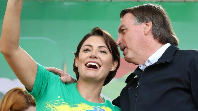 Michelle pretende concorrer ao Senado em 2026, confirma Bolsonaro: 'Tem muita chance'