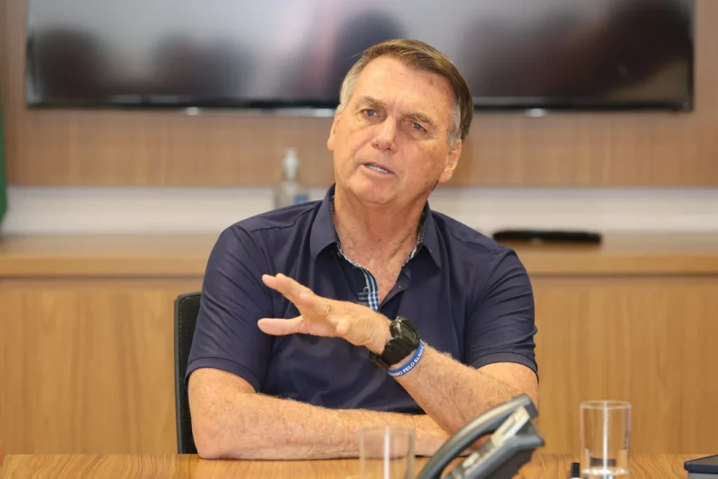 Bolsonaro: 'Meu defeito foi jogar limpo num país onde tinha muita coisa escondida'