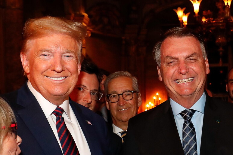 Trump ignora Lula e convida Bolsonaro para cerimônia de posse presidencial nos EUA